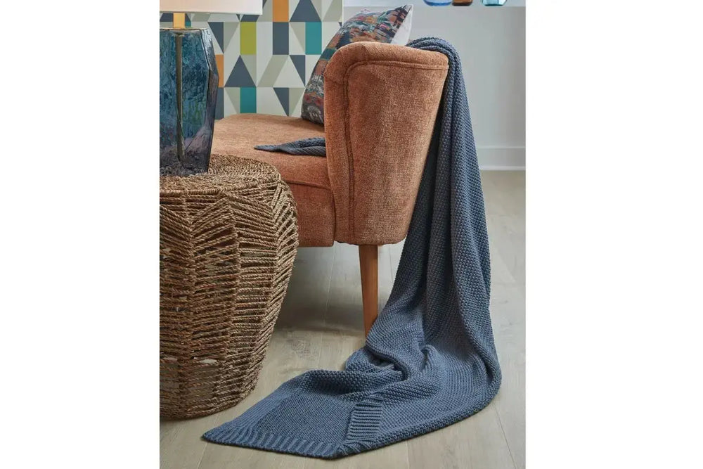 Gayelery_Blanket_in_Blue_Styled_842101471