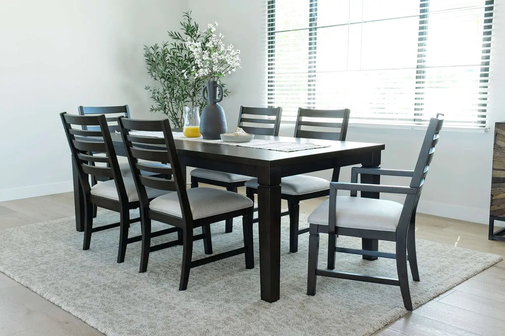 Lincoln_Square_Dining_Tbl_4SC_2AC_Styled_LINCOLN05