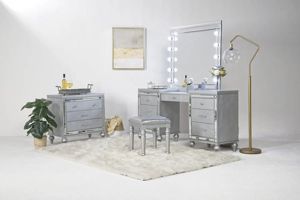 Valentino_Silver_Vanity_Styled_VALENTI01